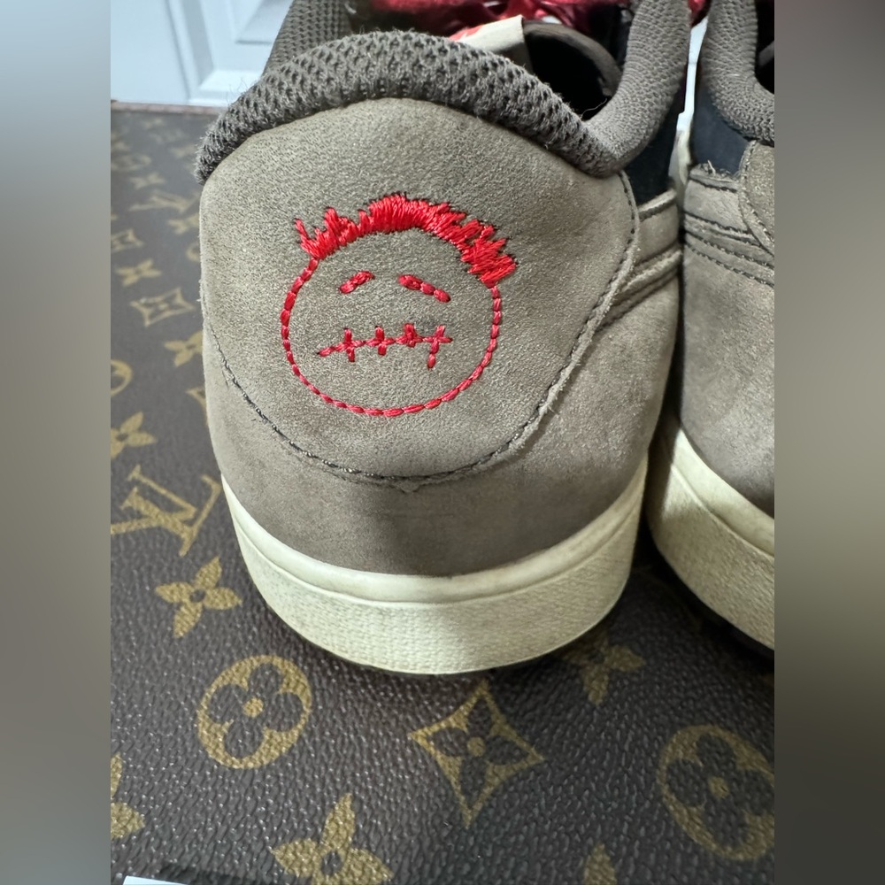 Travis Scott/Cactus Jack x Nike Jordan 1 Retro Low in Mocha with COA - Picture 5 of 16
